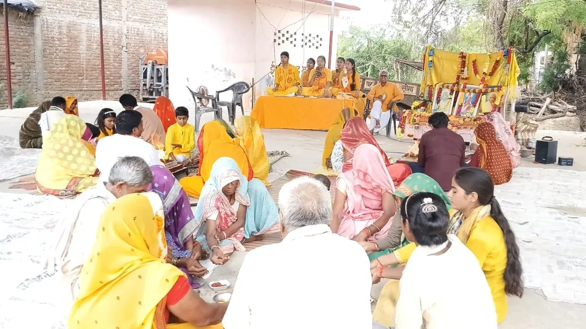 ग्राम श्रंखला के क्रम में ग्राम लरौंद में पांच कुण्डीय गायत्री महायज्ञ सम्पन्न
