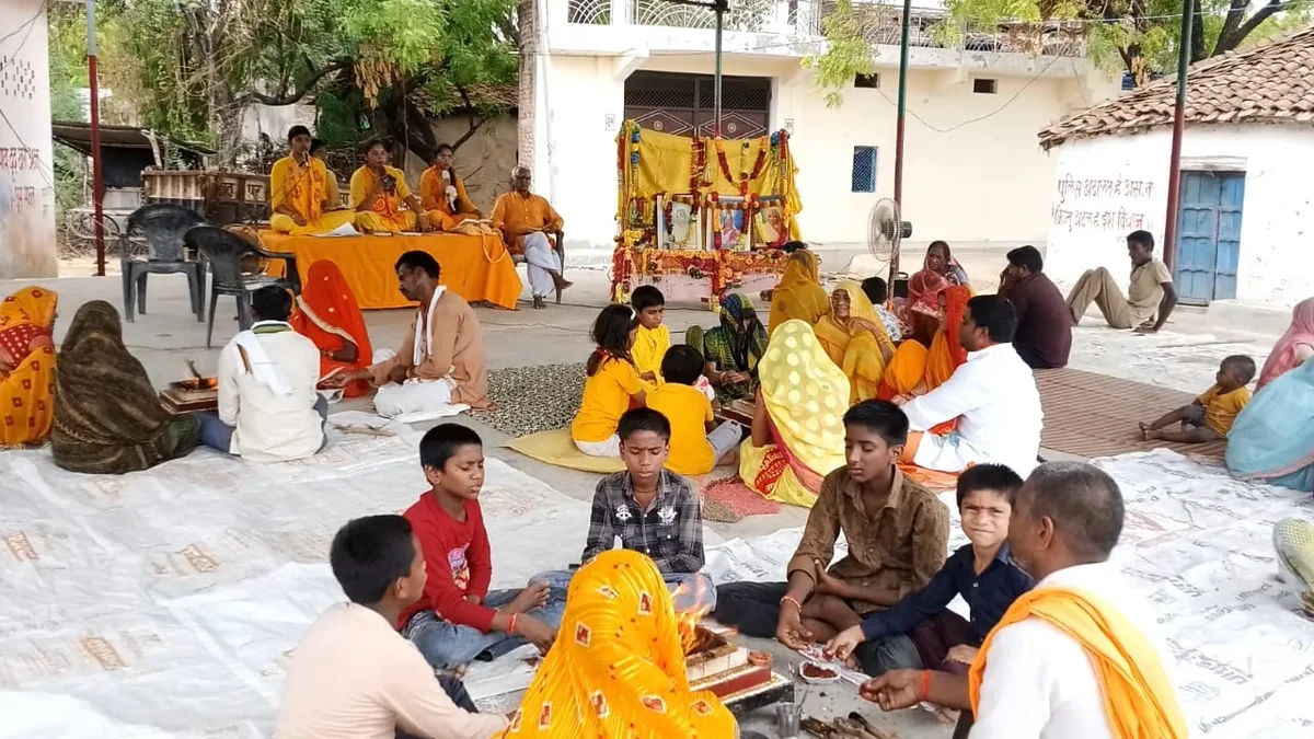 ग्राम श्रंखला के क्रम में ग्राम लरौंद में पांच कुण्डीय गायत्री महायज्ञ सम्पन्न
