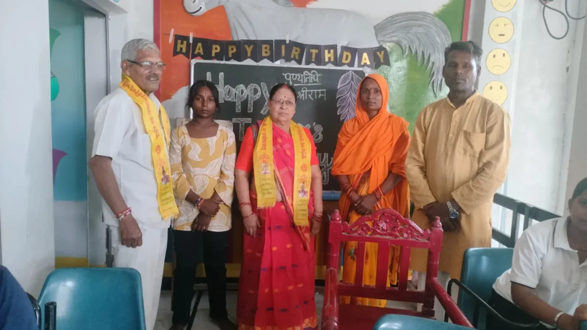 छात्र राष्ट्र निर्माता तो शिक्षक भाग्य विधाता।