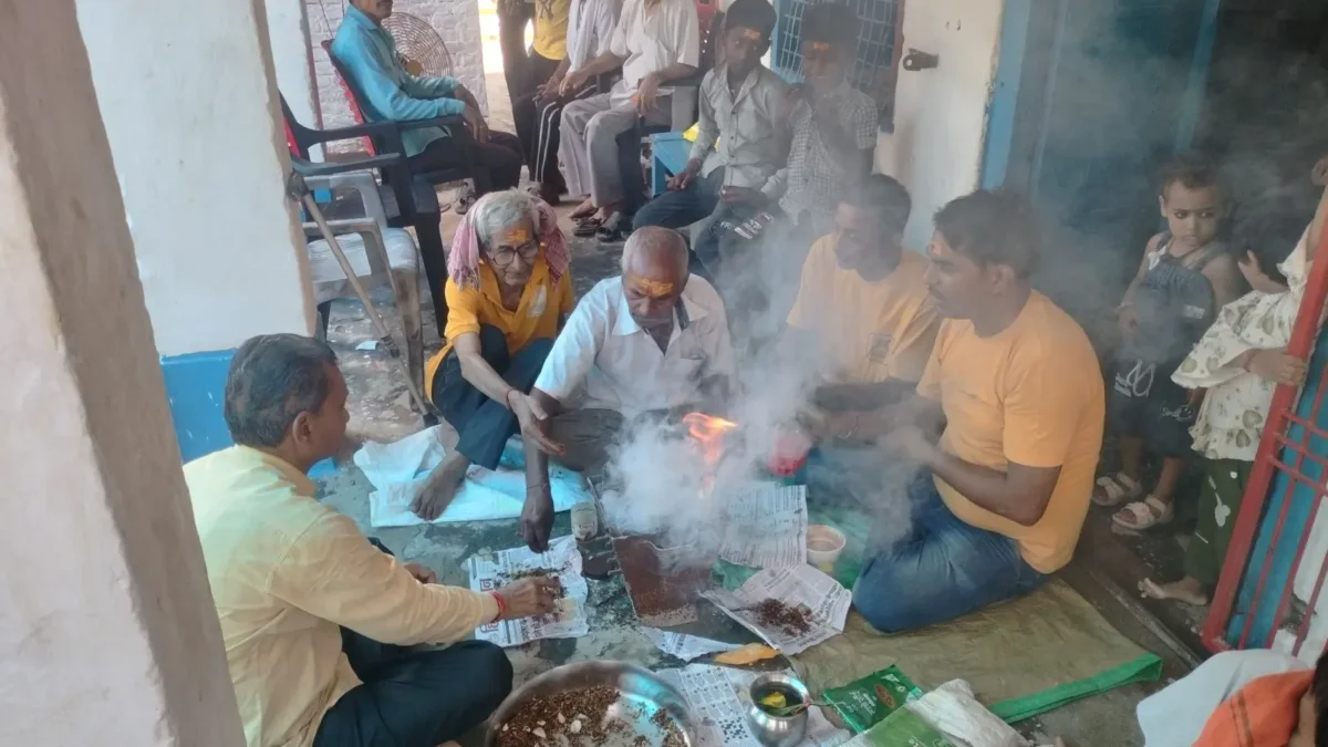 ।। जन निर्माता विश्वकर्मा तो मन निर्माता गायत्री ।।