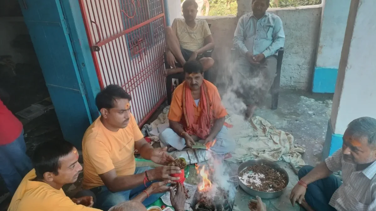 ।। जन निर्माता विश्वकर्मा तो मन निर्माता गायत्री ।।