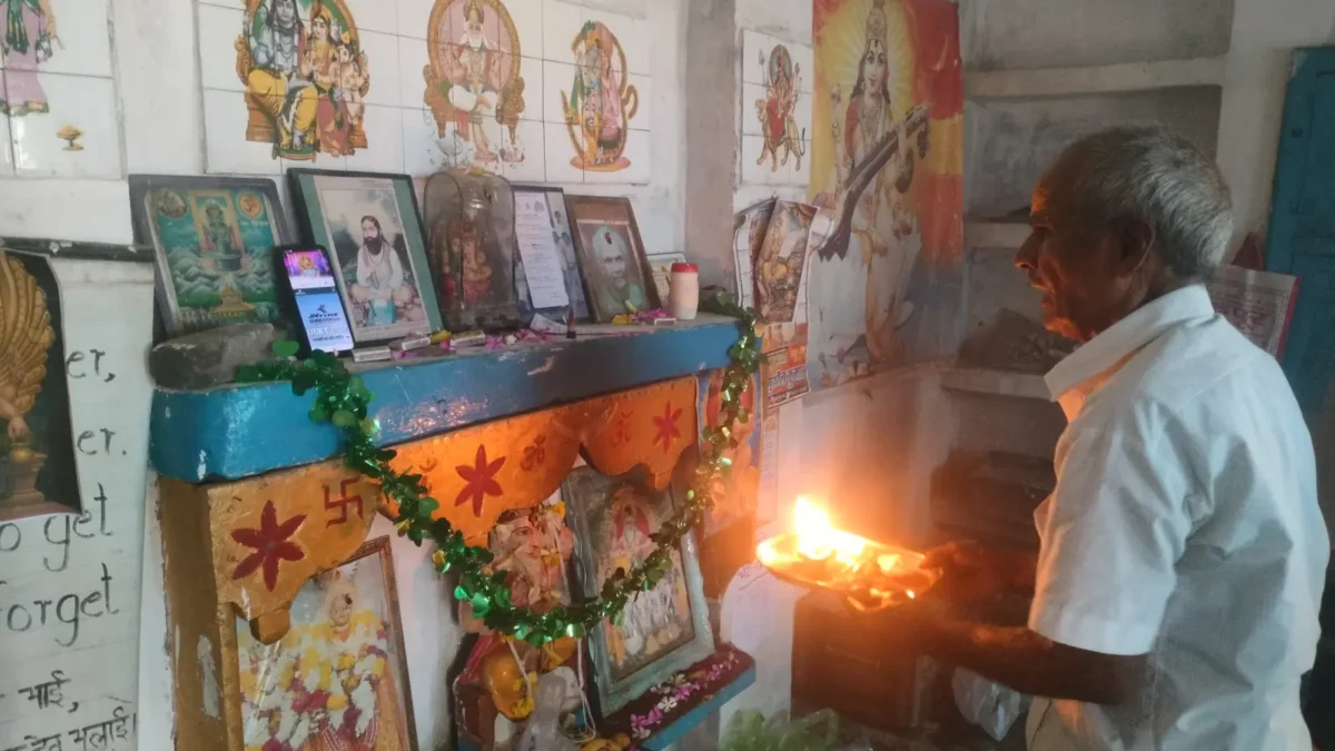 ।। जन निर्माता विश्वकर्मा तो मन निर्माता गायत्री ।।