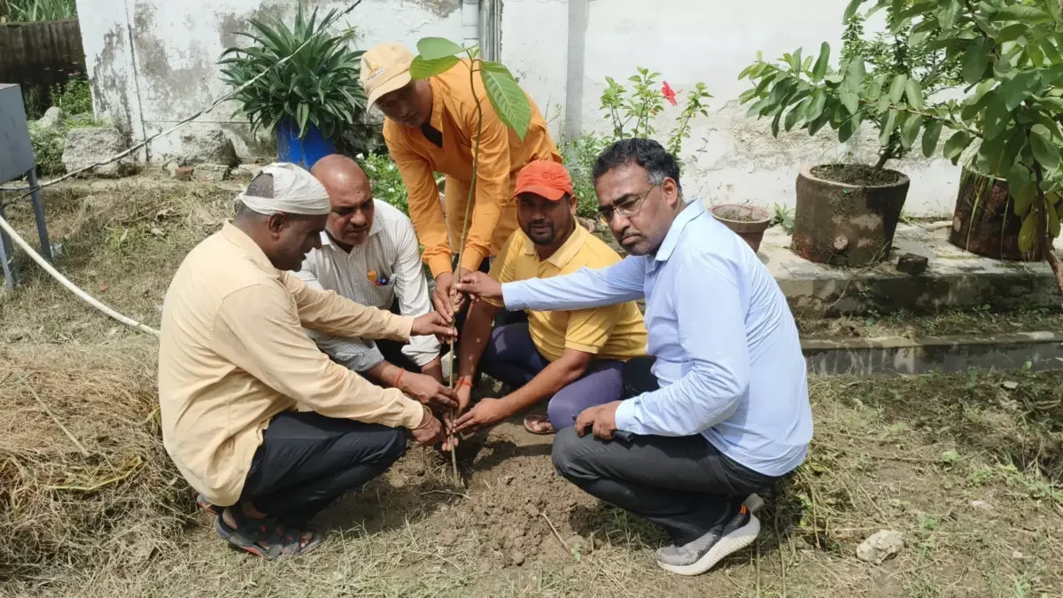 वृक्ष गंगा अभियान के अंतर्गत रा० इं० कालेज- कनकपुर मे किया गया वृक्षारोपण।