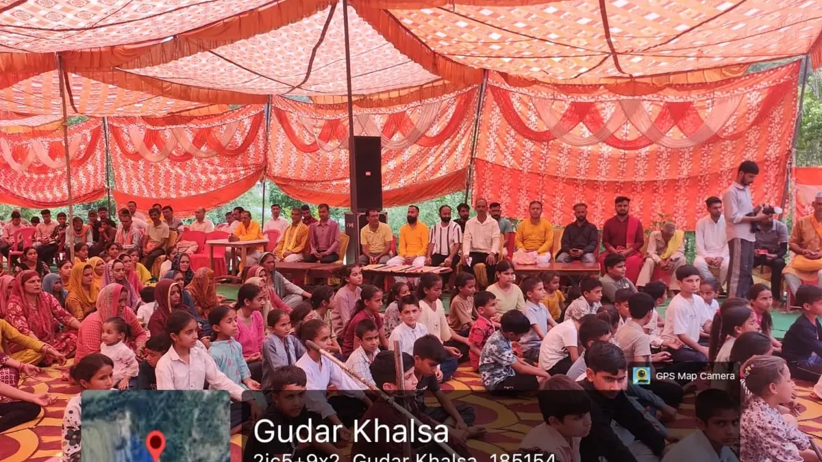 युवा मंडल सुंदरबनी द्वारा योग दिवस युवाओं को नशा न करने की प्रेरणा देव संस्कृति देव संस्कृति विश्वविद्यालय से आई हुई बहनों द्वारा दी गई